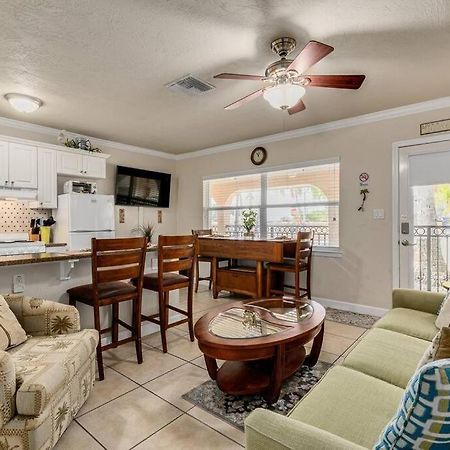 Walk To The Beach And Restaurants! - Coconut Villa'S Suite 2 Сейнт Пийт Бийч Екстериор снимка