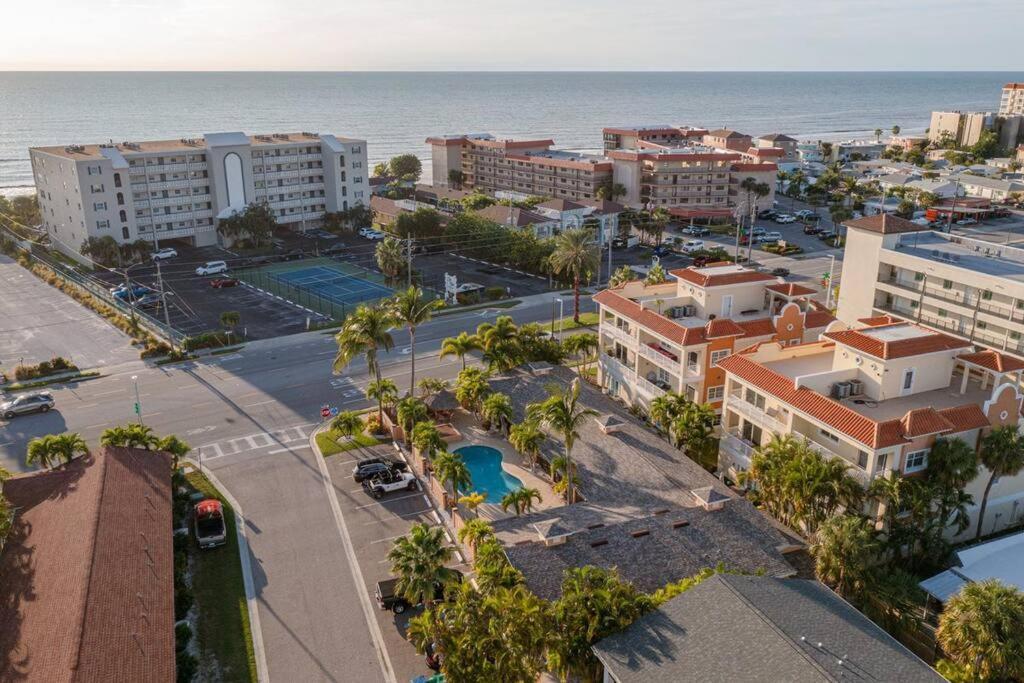 Walk To The Beach And Restaurants! - Coconut Villa'S Suite 2 Сейнт Пийт Бийч Екстериор снимка