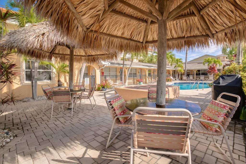 Walk To The Beach And Restaurants! - Coconut Villa'S Suite 2 Сейнт Пийт Бийч Екстериор снимка